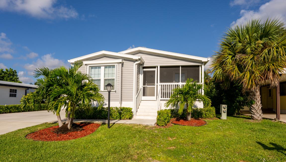 Comfortable looking home in mobile home community